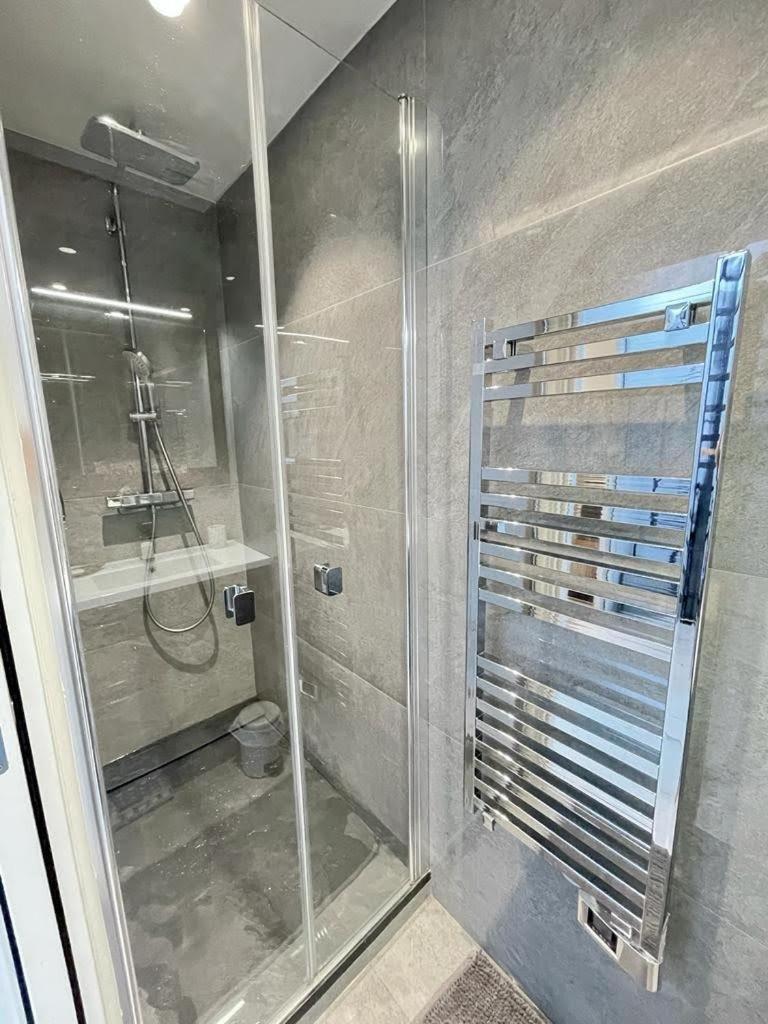 Beach Front, Superbe Appartement Pour 4 Personnes Nice Extérieur photo