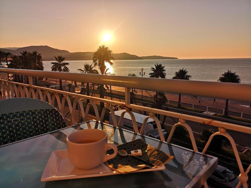 Beach Front, Superbe Appartement Pour 4 Personnes Nice Extérieur photo